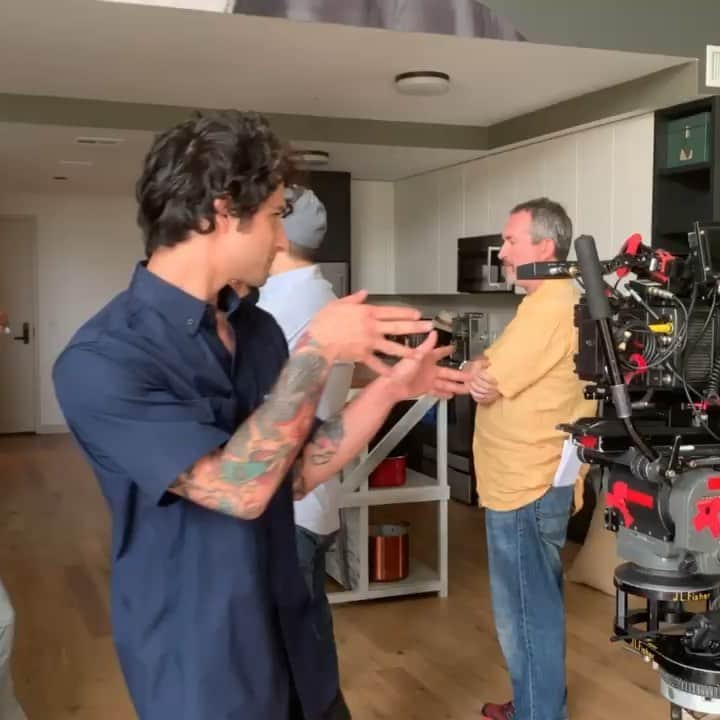 タイラー・ポジーのインスタグラム：「Do I operate the camera or does the camera operate me?」