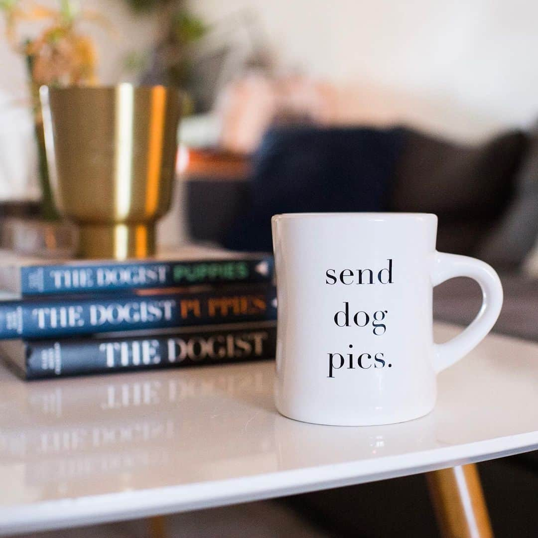 The Dogistさんのインスタグラム写真 - (The DogistInstagram)「Dogist diner mugs! Sure, your cabinet is already jam packed with mugs. There’s the one you found at a thrift store that your bf said was dumb but you got it anyway and now it’s here to stay. There’s the one your niece made you at camp that you only use when she visits. But have you ever stopped to consider what your dog thinks of your mugs? That’s what we thought, and we forgive you. Introducing The Dogist classic diner mug and SEND DOG PICS mug. Shop at the link in bio.」6月29日 1時28分 - thedogist