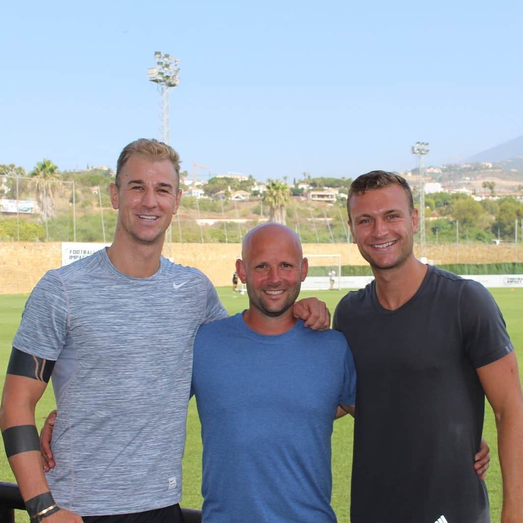 ジョー・ハートのインスタグラム：「Is been great doing the physical pre pre season out in marbella with @benj_gibson  and @radcliffe_m let’s see where this season goes 🤷‍♂️#nothroughlackoftrying🙈」