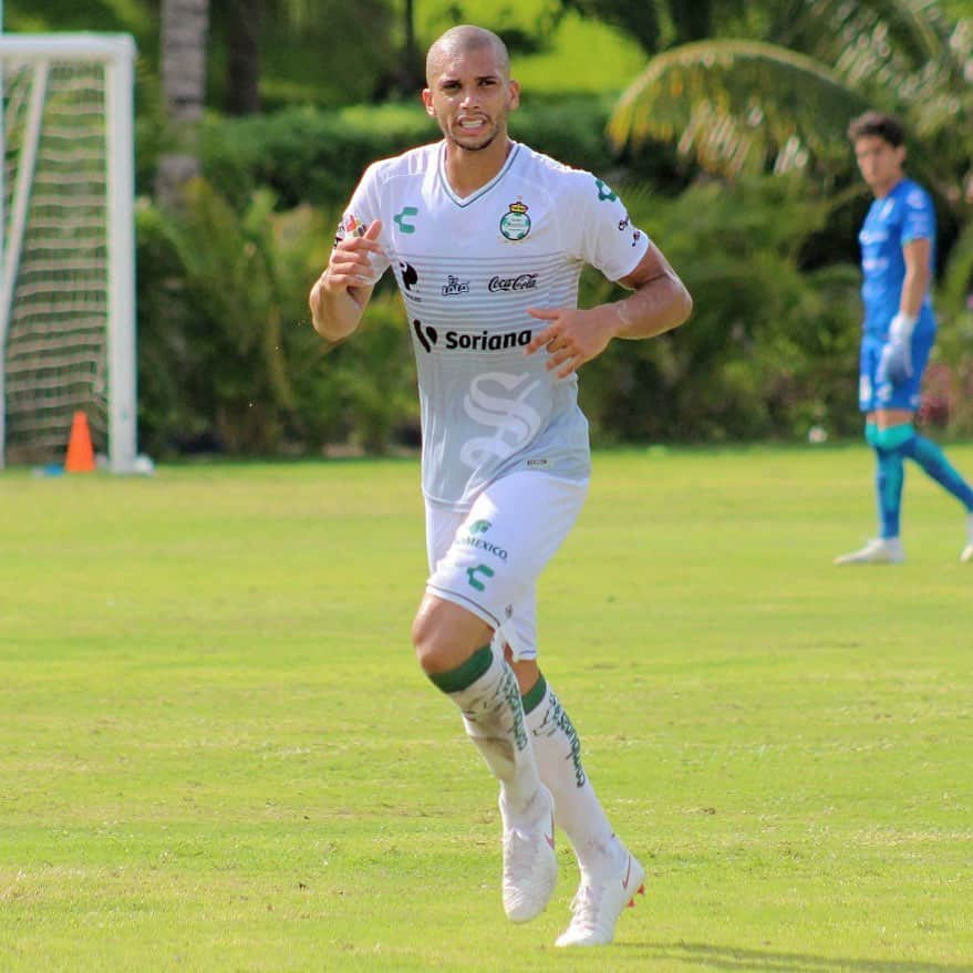 マテウス・ドリア・マセドさんのインスタグラム写真 - (マテウス・ドリア・マセドInstagram)「21 ⚽️💚#pretemporadaguerrera #cancun @clubsantos 📸 @canna_quinones5」6月29日 1時39分 - doria21