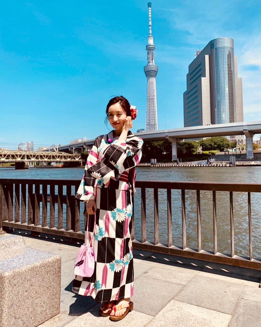 テレビ東京「朝の！さんぽ道」さんのインスタグラム写真 - (テレビ東京「朝の！さんぽ道」Instagram)「今週、さんぽをしてくれたのは！ 梅ちゃん！ 「隅田川花火大会」の花火が見える街を 歩きます！ 隅田川に梅田彩佳の浴衣は 良く映える！  只今絶賛編集中！  お楽しみに！  #朝のさんぽ道 #テレビ東京 #梅田彩佳 #隅田川花火大会 #浴衣 #屋形船 #スカイツリー #元AKB48」6月29日 1時34分 - asanosanpomichi