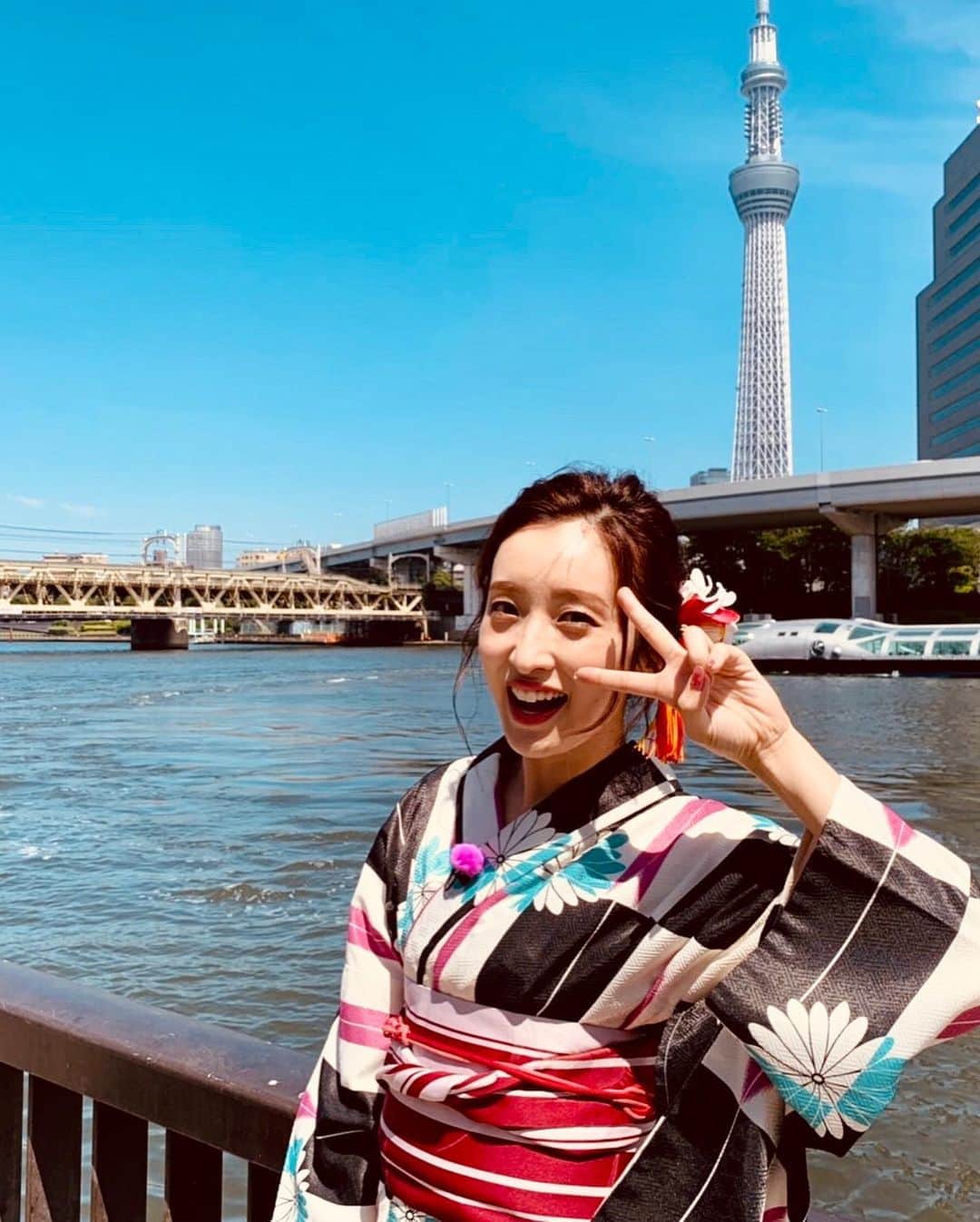 テレビ東京「朝の！さんぽ道」さんのインスタグラム写真 - (テレビ東京「朝の！さんぽ道」Instagram)「今週、さんぽをしてくれたのは！ 梅ちゃん！ 「隅田川花火大会」の花火が見える街を 歩きます！ 隅田川に梅田彩佳の浴衣は 良く映える！  只今絶賛編集中！  お楽しみに！  #朝のさんぽ道 #テレビ東京 #梅田彩佳 #隅田川花火大会 #浴衣 #屋形船 #スカイツリー #元AKB48」6月29日 1時34分 - asanosanpomichi