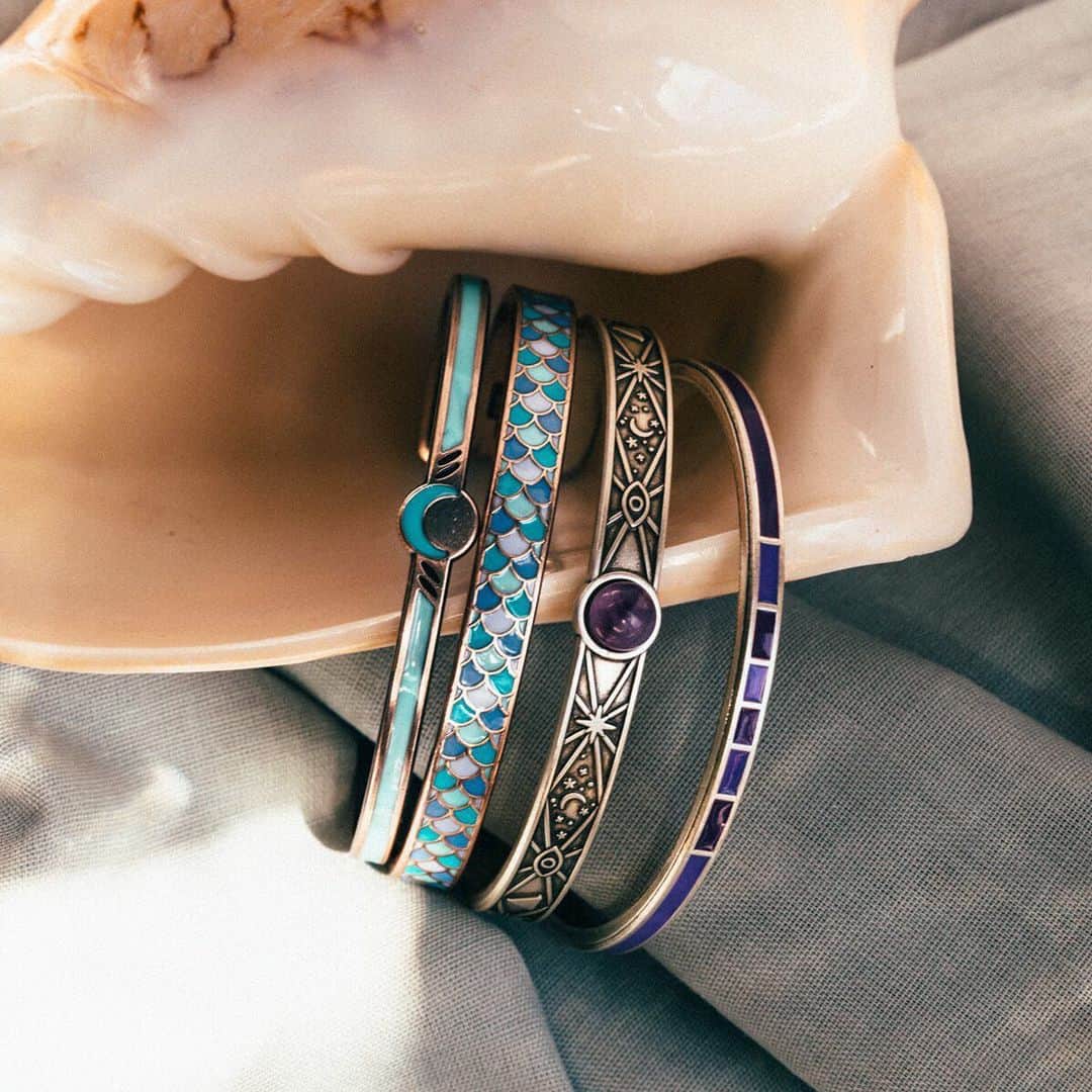 のインスタグラム：「Bracelets that motivate you ✨ Colorful styles to help you manifest exactly what you need. (link in bio)」