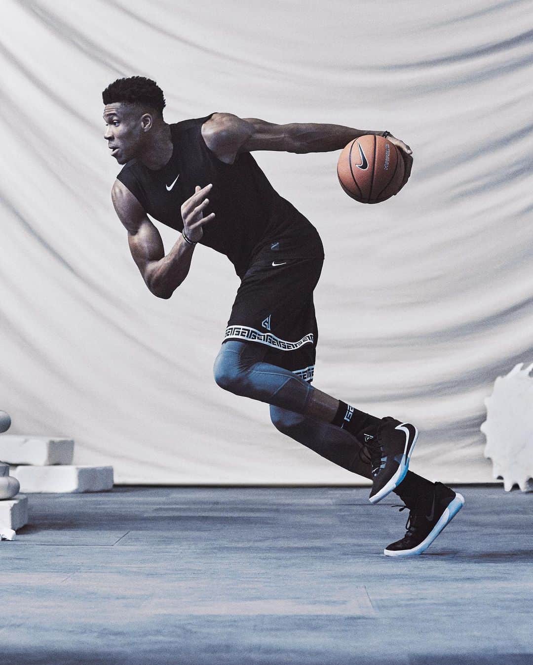 Foot Lockerさんのインスタグラム写真 - (Foot LockerInstagram)「Introducing Giannis Antetokounmpo's debut signature shoe - the #Nike Zoom Freak 1. Built for his freakish speed, power, and control, with design elements that honor his family and Greek heritage. 'Black/White' Launching 7/10, In-Store and Online」6月29日 1時36分 - footlocker
