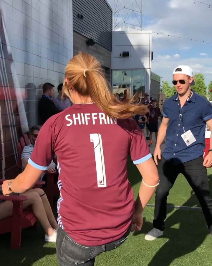 ミカエラ・シフリンのインスタグラム：「#FlashbackFriday to the time I tried to fit in with pro soccer players. Big game today for the @uswnt!! Cheering loud for our girls!!🥳🤗🥳🤗 #GoUSA 🇺🇸‼️ #OneNationOneTeam」