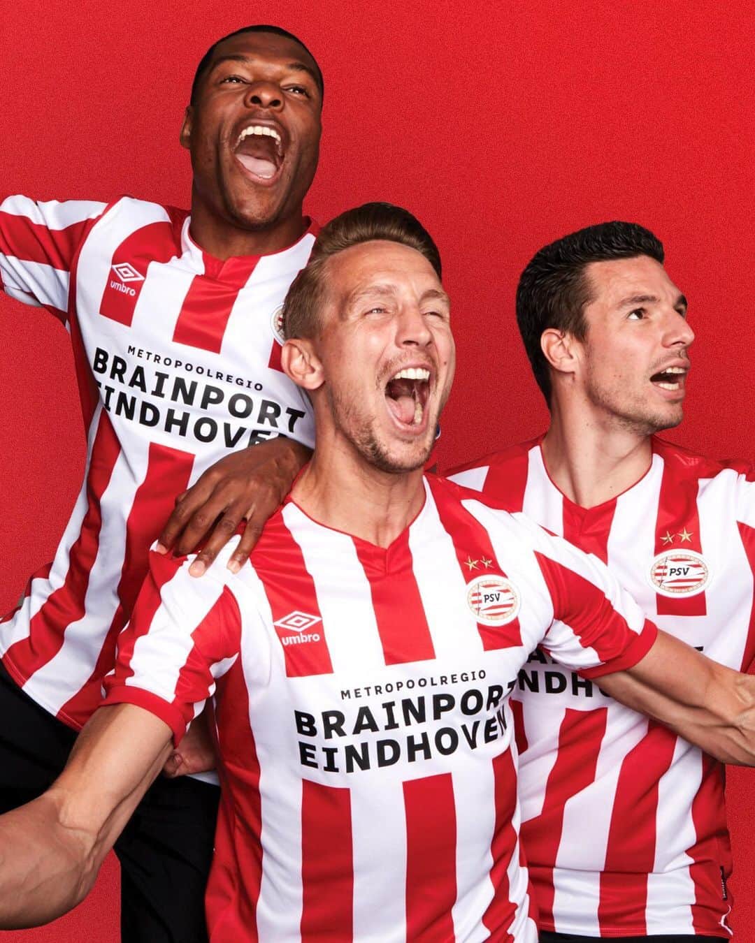 PSVアイントホーフェンさんのインスタグラム写真 - (PSVアイントホーフェンInstagram)「Connected by passion. Unified by PSV. Our new home kit! ♥️ #Eendrachtmaaktmacht」6月29日 2時00分 - psv