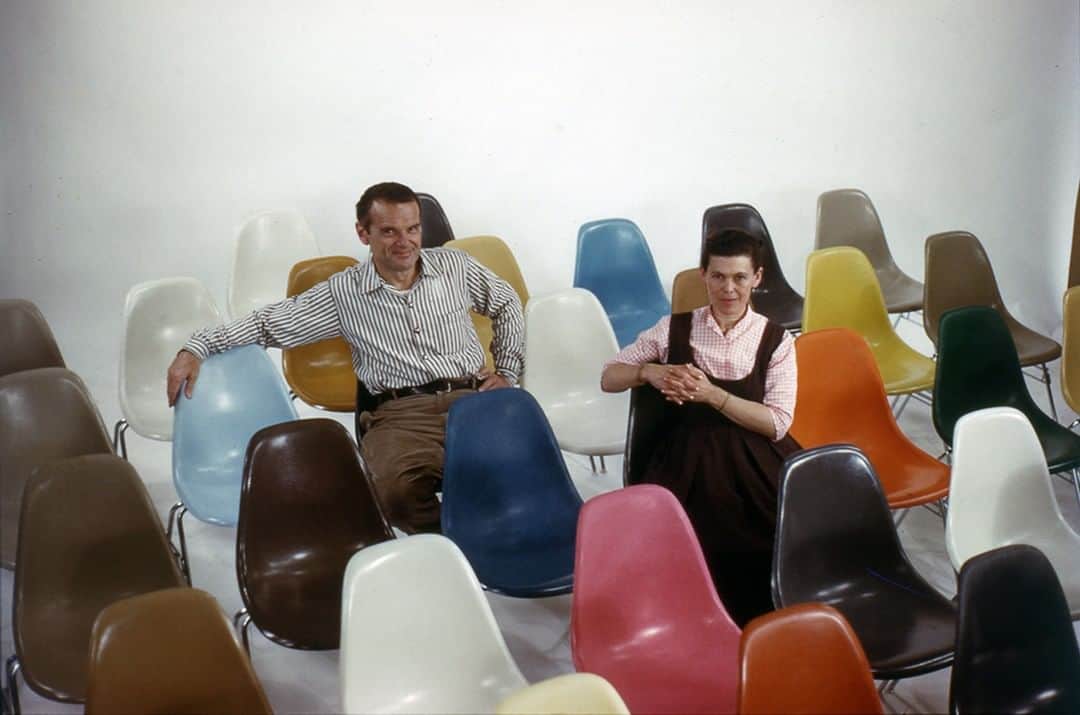 Herman Miller （ハーマンミラー）さんのインスタグラム写真 - (Herman Miller （ハーマンミラー）Instagram)「Our relationship with Charles and Ray Eames was more than a collaboration, it was a partnership that lasted for decades. Their design sensibility—“the best for the most for the least”—and their restless ability to adapt new materials and technologies to their creative spirits, perfectly aligned with Herman Miller’s engineering expertise. Their vision to create a seamless, one-piece chair, designed for the masses came to fruition in 1950 when we debuted the Eames Shell Chair. Today, we continue to honor their legacy and steward their designs through our partnership with @eamesoffice. Find out more about the original Shell Chair at the link in our bio. 📸 @eamesoffice l Available from Herman Miller in all regions except Europe and the Middle East. Contact @vitra for these regions.」6月29日 2時00分 - hermanmiller