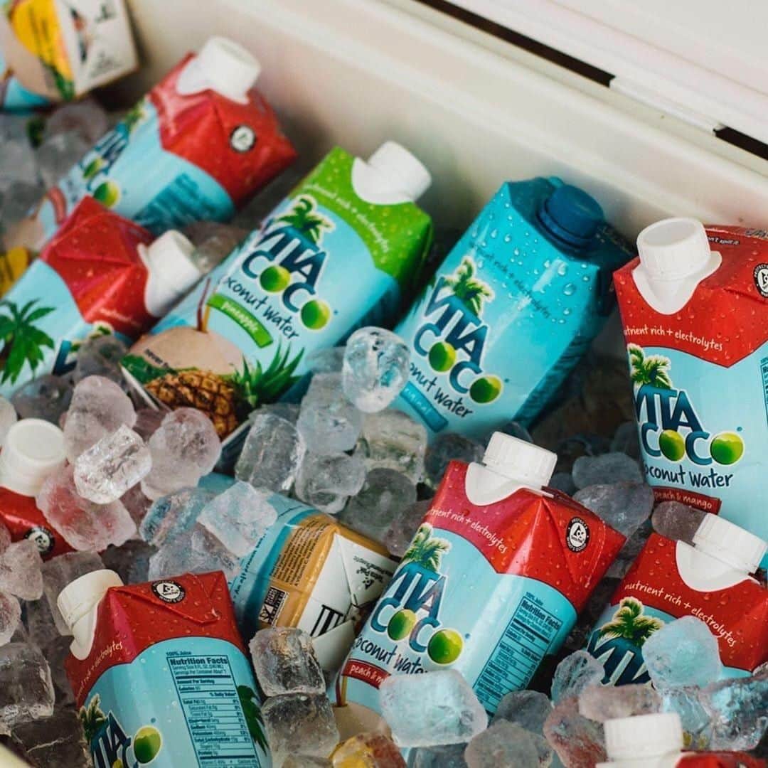 Vita Coco Coconut Waterのインスタグラム：「We're staying cool this summer. Hbu?」