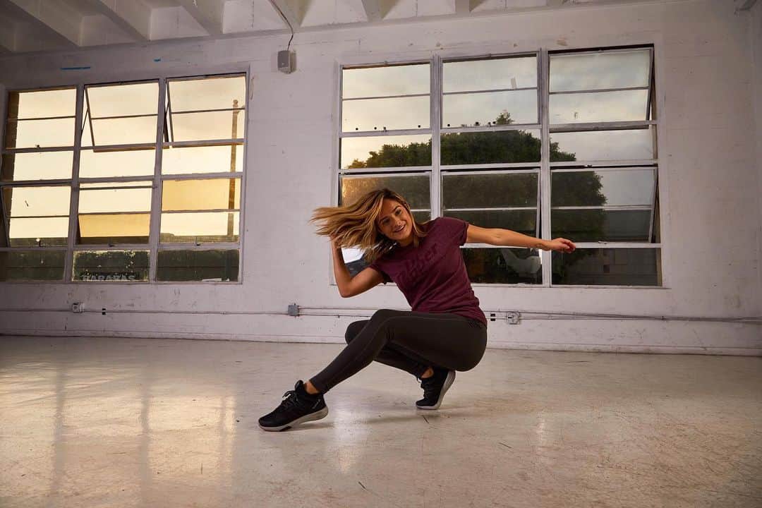チャチー・ゴンザレスさんのインスタグラム写真 - (チャチー・ゴンザレスInstagram)「Sometimes a girl just wants to treat herself and freestyle....oh...yeah I definitely fell on my behind right after taking this pic. ALL A PART OF THE CREATIVE PROCESS 😂🙈#ad 📸: @iamsantifox」6月29日 2時02分 - chachigonzales