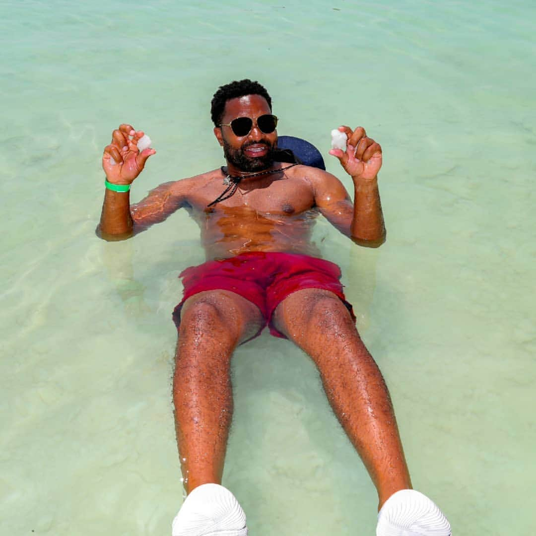 ジェロッド・マヨさんのインスタグラム写真 - (ジェロッド・マヨInstagram)「Just Floating through life🙏 # Dead Sea」6月29日 2時15分 - jerod_mayo51