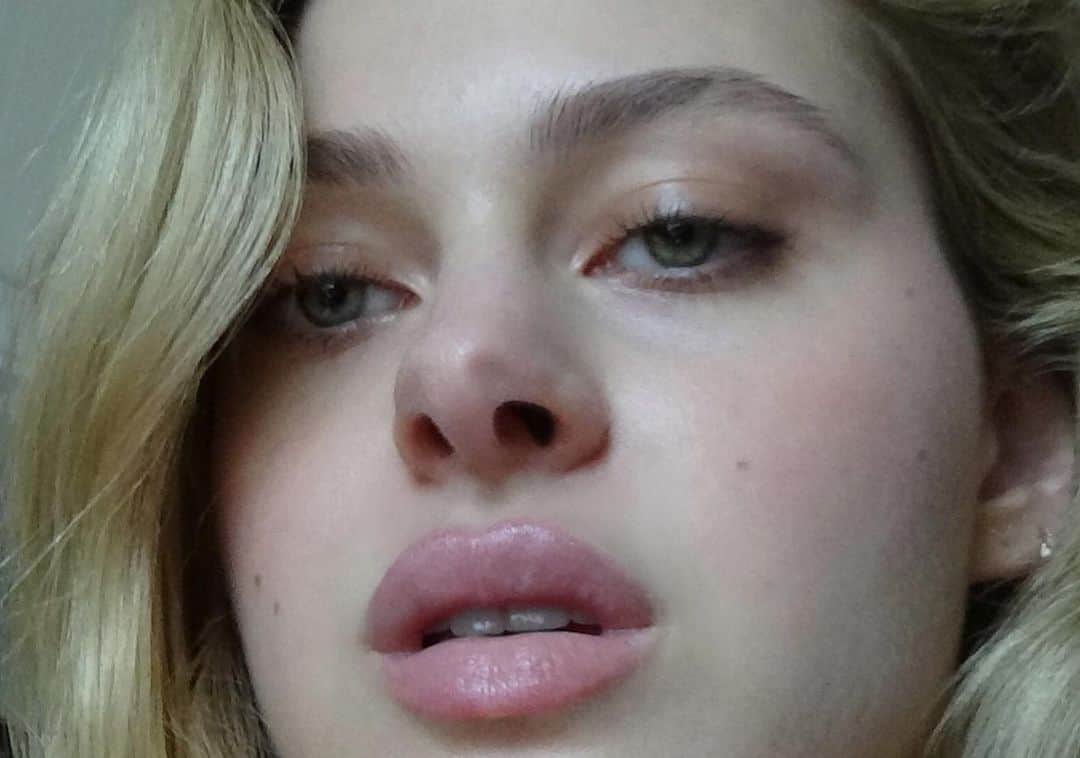 ニコラ・ペルツのインスタグラム：「went to brazil and got paler」