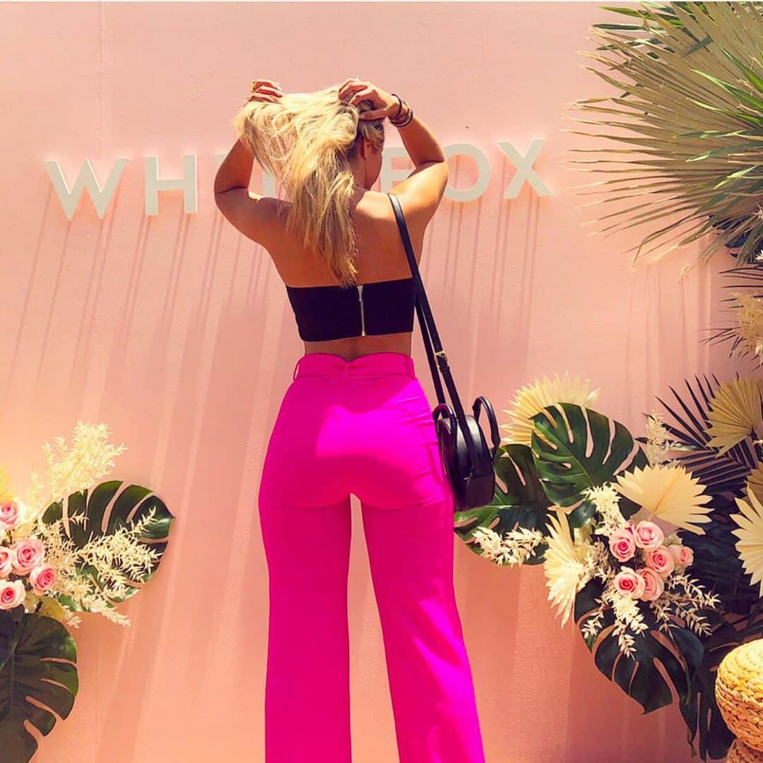 Sydney A Malerさんのインスタグラム写真 - (Sydney A MalerInstagram)「Living my best life with @whitefoxboutique Yesterday! Can I always wear bright pink pants & snake skin heels 💁🏼‍♀️ Thank u @cldstyle for having me! . P.s sorry for the over edit, lighting was rough 💋」6月29日 2時17分 - sydneyamaler
