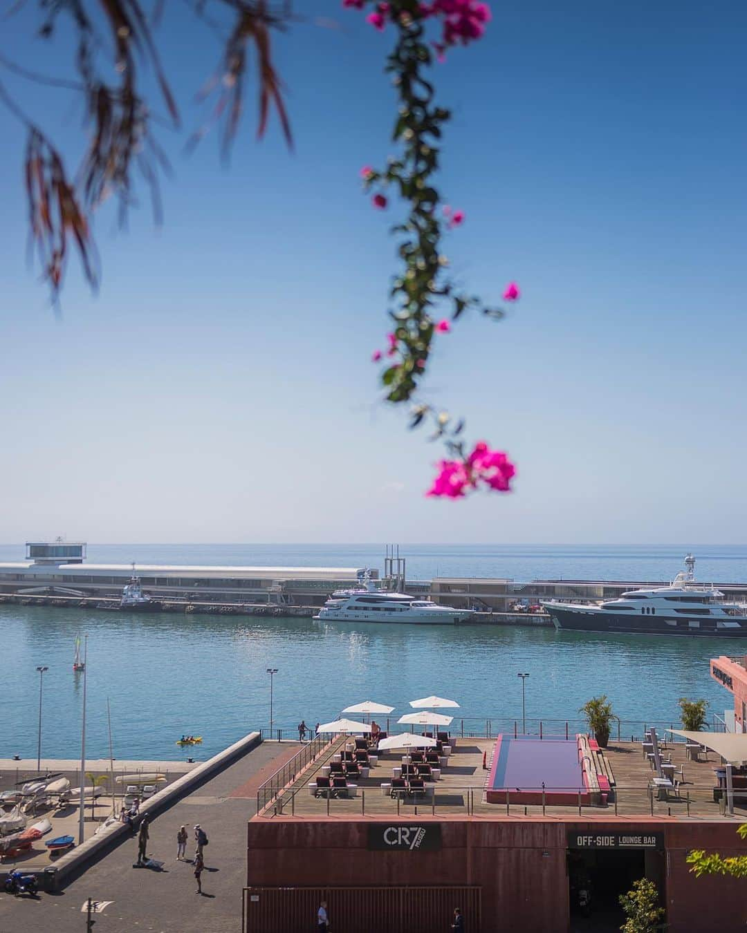 クリスティアーノ・ロナウドさんのインスタグラム写真 - (クリスティアーノ・ロナウドInstagram)「@pestanacr7 Funchal, the best place to stay in the best European island – Madeira! #madeiranowordsneeded #visitmadeira #madeiraisland @visitmadeira」6月29日 2時29分 - cristiano