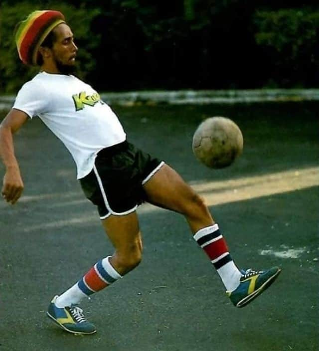 ボブ・マーリーさんのインスタグラム写真 - (ボブ・マーリーInstagram)「"Gotta keep on moving!" ⚽🏃🏽 #footballisfreedom #bobmarley #FIFAWWC #GoldCup2019 . 📷 by Peter Murphy, 1978」6月29日 2時41分 - bobmarley