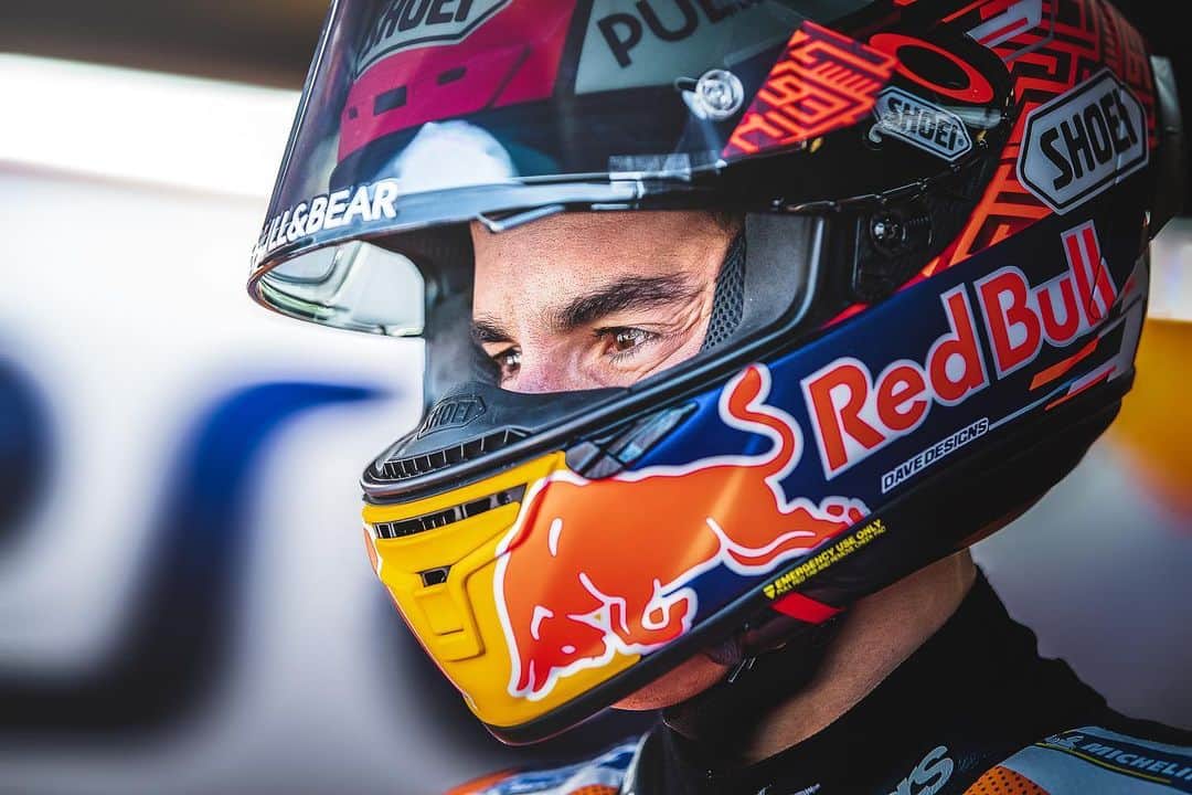 レプソル・ホンダのインスタグラム：「#MM93 🐜 🅿️7️⃣ 🇳🇱 ⠀⠀⠀⠀⠀⠀⠀⠀⠀ “Seventh on Friday isn’t a panic, we are working for the race and looking to analyse everything. Different tyres and all of these things, working for Sunday. There are four or five riders with a similar pace at the moment but we are there, that’s important. We keep working. It was also very special today to be alongside some of Honda’s legends to celebrate the 60th anniversary of Honda Racing. I’m very sorry for Lorenzo and wish him a speedy recovery.” ⠀⠀⠀⠀⠀⠀⠀⠀⠀ #DutchGP #25RepsolHonda #Repsol #MotoGP #Honda #Racing #RepsolHonda #HRC #RC213V #MM93 #MarcMarquez #MM93🐜 #ThePowerOfDreams #Motorcycle #Holland #Netherlands #Assen」