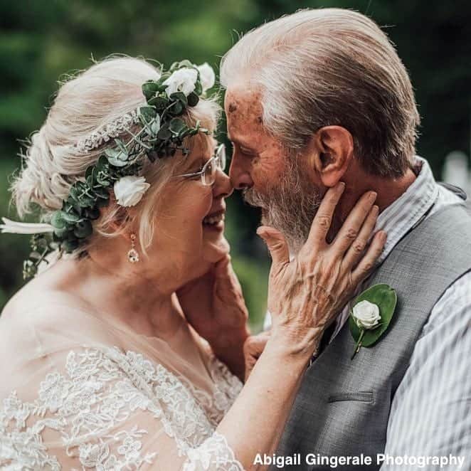 ABC Newsさんのインスタグラム写真 - (ABC NewsInstagram)「Photographer captures her own grandparents in stunning photos for their 60th wedding anniversary. #wedding #anniversary #photography #love」6月29日 2時38分 - abcnews