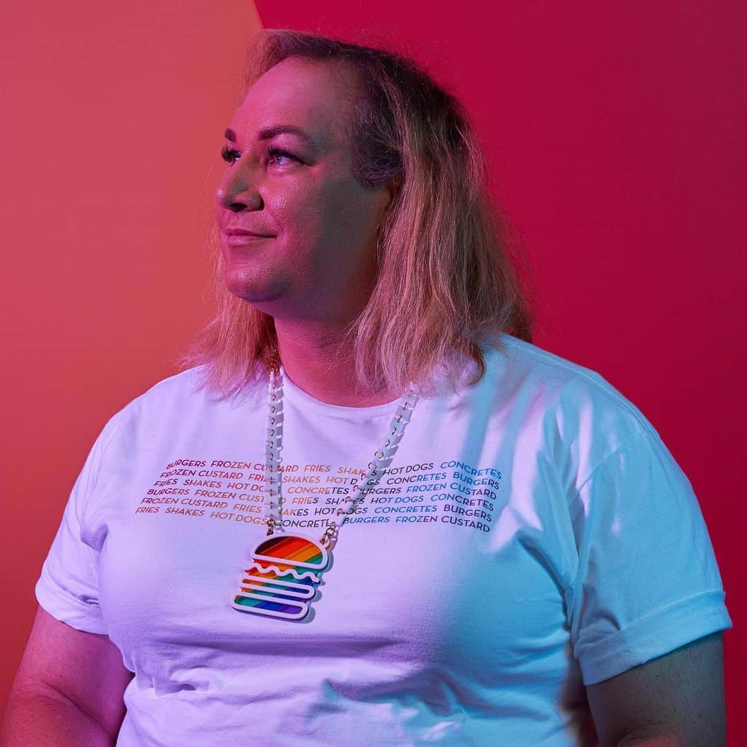 SHAKE SHACKさんのインスタグラム写真 - (SHAKE SHACKInstagram)「We're proud to welcome ALL in our Shack fam. ❤️🧡💛💚💙💜 Kick off your weekend with our #Pride Month feature on Jamie Neal, Shift Manager at the Summerlin Shack + champion for inclusion. 👀 on our Story!  #shakeshack #shackpride」6月29日 2時50分 - shakeshack