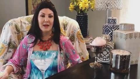 ヘザー・マクドナルドのインスタグラム：「Patricia came over to tell me all about @caconover’s pillows and thank god Michael was there with cocktails...babadooo #SouthernCharm」
