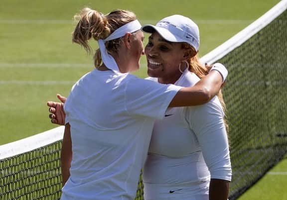 ビクトリア・アザレンカのインスタグラム：「While kids are in schools, got to play some 🎾 with this mama @serenawilliams 😂」