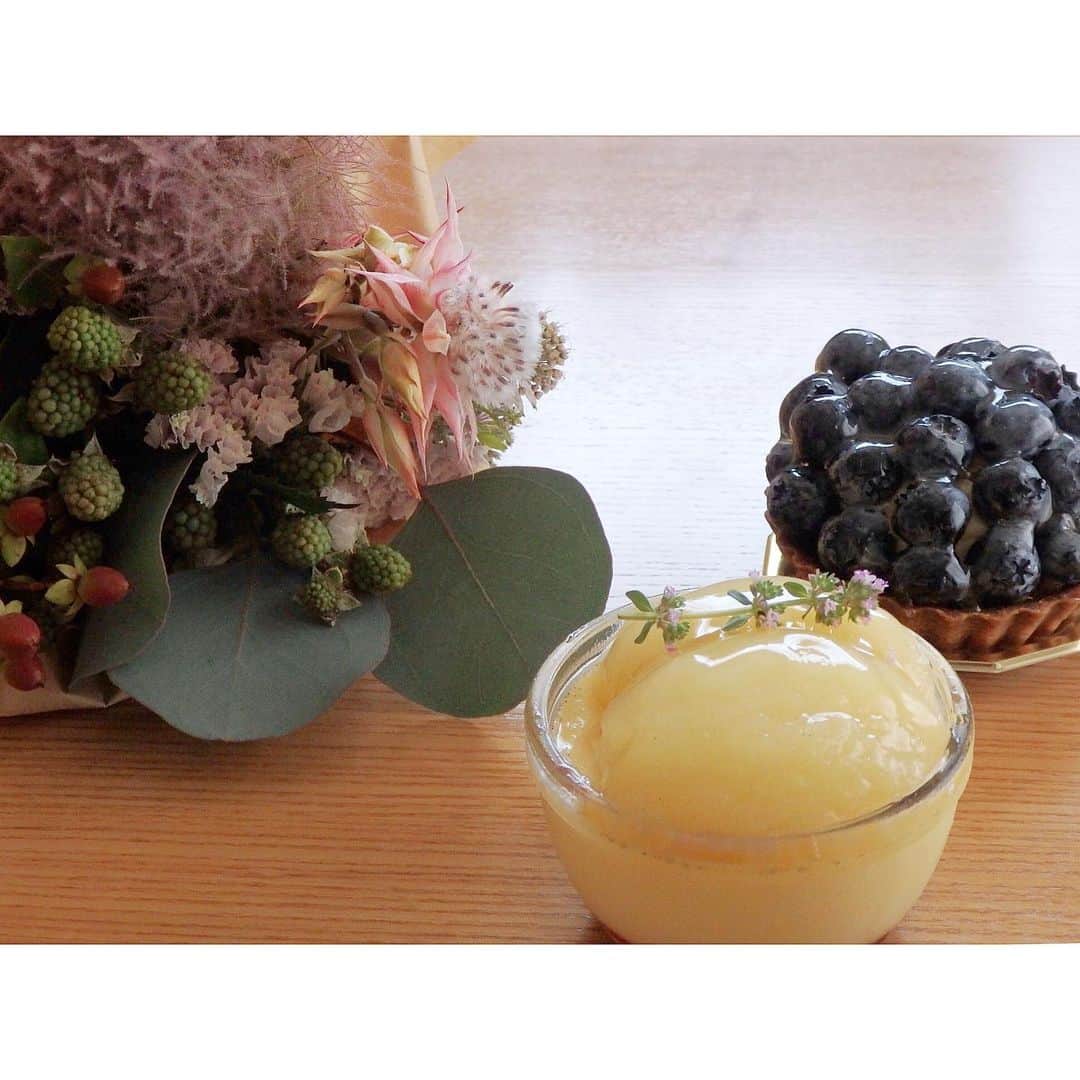mami◡̈⃝❤︎さんのインスタグラム写真 - (mami◡̈⃝❤︎Instagram)「* ウルーウールの花束❤️ 桃パフェ❤️ ブルーベリータルト❤️ * 姪っ子にもろた٩(◍ ᐛ ◍)و 好きなのだらけすぎて 最高かよ！ * * #ウルーウール」6月29日 12時21分 - tantan_mami