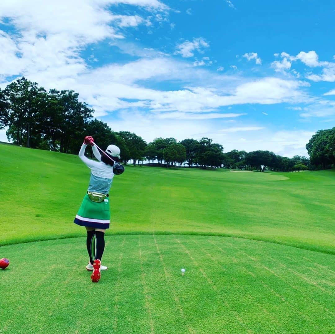宮崎宣子さんのインスタグラム写真 - (宮崎宣子Instagram)「台風の影響全くなかった⛳️ 最高のゴルフ😊💕 #台風 #台風一過 #空が綺麗 #ゴルフ女子 #ゴルフ好き #golfwear #archivio」6月29日 12時30分 - miyazaki_nobuko