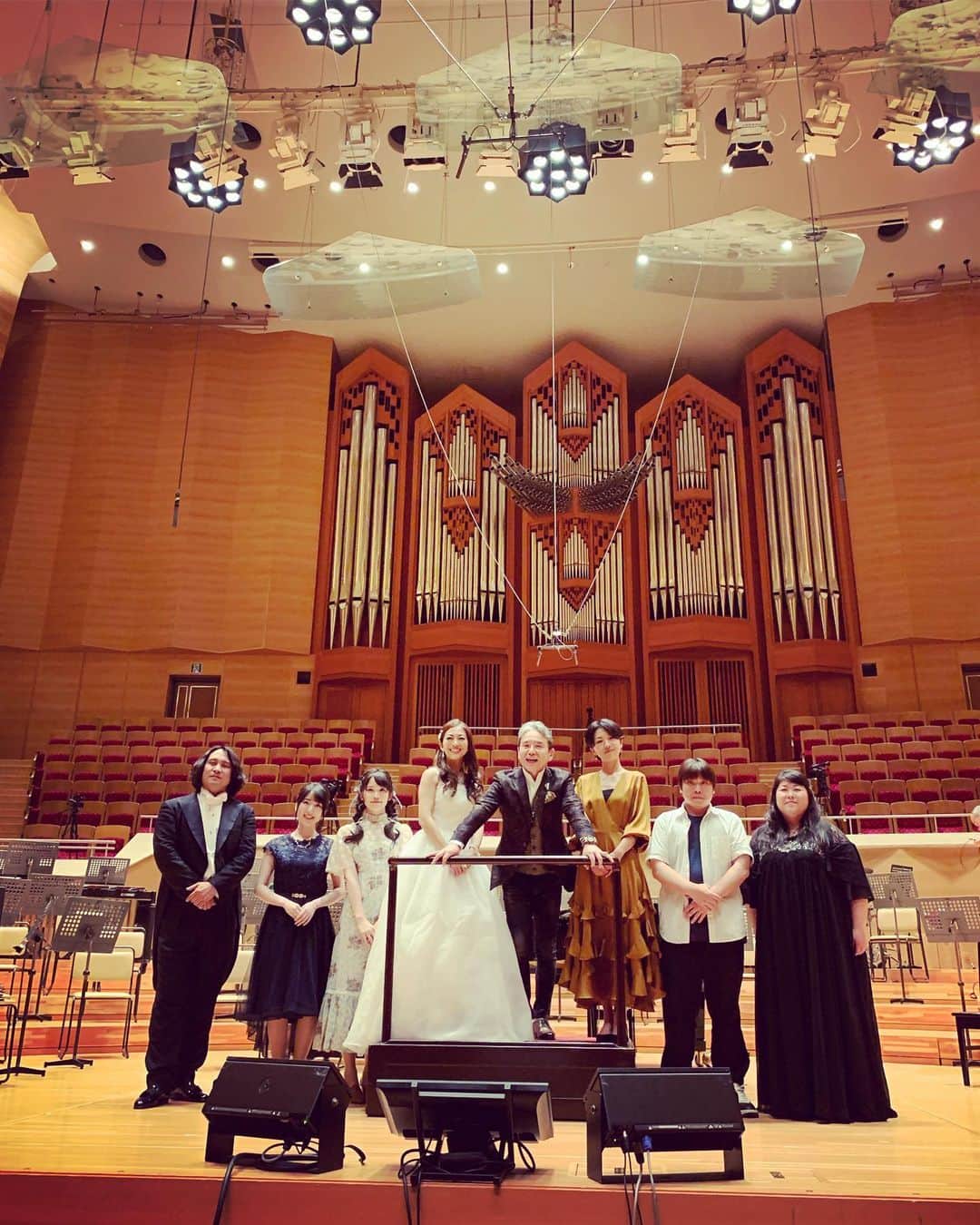 熊木杏里のインスタグラム：「昨夜はサントリーホールにて。 Key ORCHESTRA CONCERT 2019  いつもと違う風景に立つことが出来 良い経験になりました。 ありがとうございました。 ニコ生を拝聴して頂いた皆様も ありがとう。 Liaさんはお人柄も歌声も素敵な方でした！  穏やかに暮らしたいですね  #Liaさん #熊木杏里 #君の文字」
