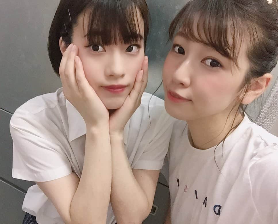常住真菜のインスタグラム：「. 今日で千秋楽です♡ 私が今やっている役は幼稚園児なんだけどお団子ヘアにシースルー前髪にしてるよ。 小さい子って前髪薄いよね笑 毎日お団子してたら飽きてきたから日替わりに髪の毛変えればよかったなぁ🤔 . #クレメル」