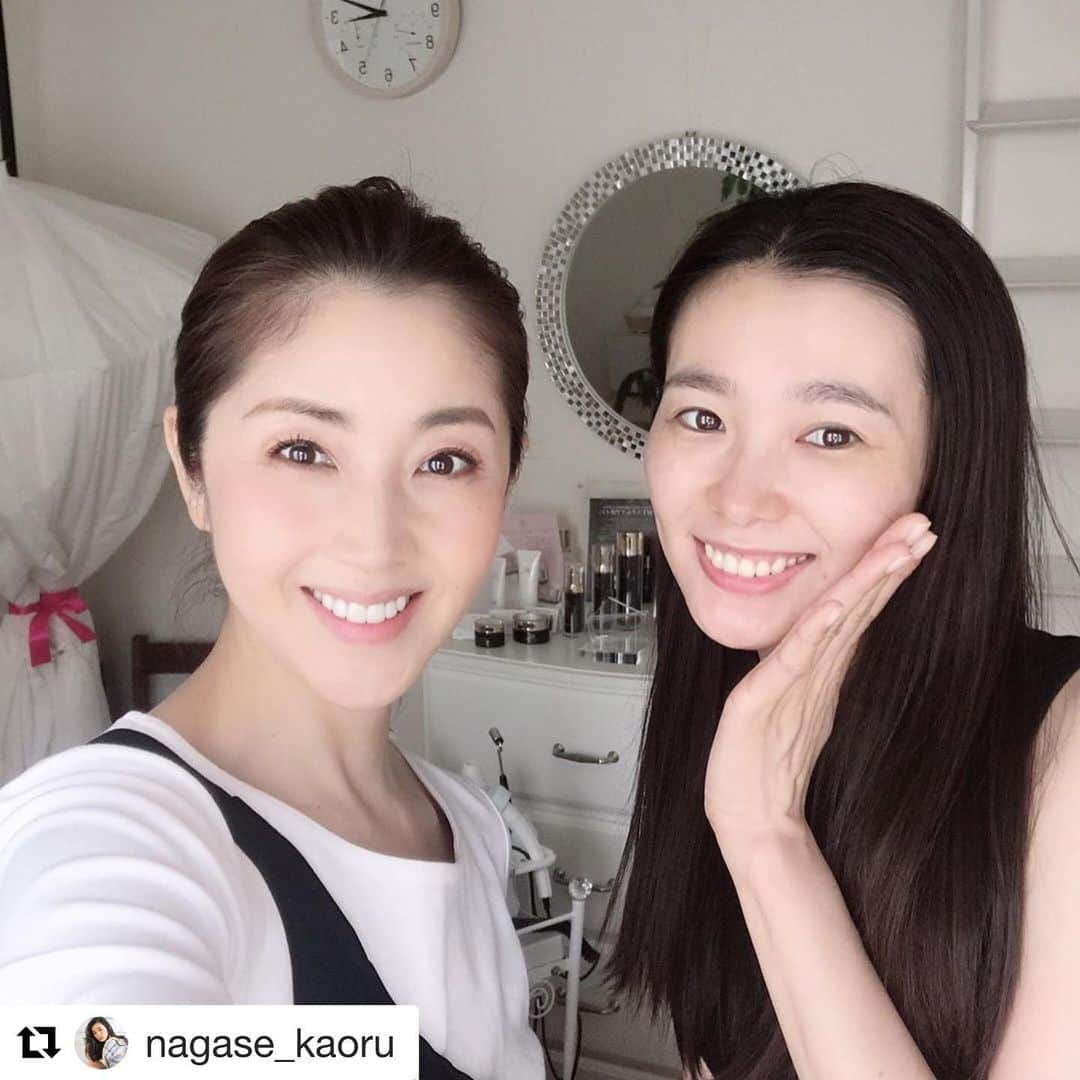 芦田桂子さんのインスタグラム写真 - (芦田桂子Instagram)「先日サロンに来てくれた事務所の後輩カオル @nagase_kaoru の投稿リポストです 結婚パーティを最高に輝いて欲しいと母心。。。 幸せになってね💕 ・・・ @keiko_ashida 先輩の プライベートエステサロン @graces_beaute にお邪魔しました🌷 来週wedding partyをするので、 お肌のメンテナンスをしていただきました🥰  言葉にするのは恐ろしいお顔の汚れたちを一掃✨ 2枚目は銅像に…笑 デコルテまでパックしてくださいました🤩  手触りが全然違う‼️ 芦田さんありがとうございました😊  あと一週間🥰 準備も大詰め😤 皆さんに楽しんでもらえるように頑張ります♡  #wedding #esthetics #facialtreatment #skincare  #グレイシスボーテ #エステ #エステサロン #結婚パーティー #メンテナンス #美容」6月29日 12時48分 - keiko_ashida