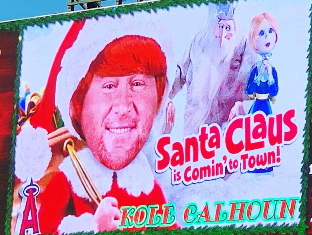 ベースボール専門メディア「Full-Count」さんのインスタグラム写真 - (ベースボール専門メディア「Full-Count」Instagram)「本日は#エンゼルス で毎年恒例になった「Christmas in June」🎄 クリスマスの映画やオモチャ、ホリデー パーティー🎉をテーマにしています✨  #Angels #TheHaloWay #angelstadium #christmas #june #大谷翔平 #2枚目にも注目 #マイクトラウト #アルバートプホルス #コールカルフーン #デビッドフレッチャー #ブライアングッドウィン #ルイスレンヒーフォ #ジョナサンルクロイ #トミーラステラ」6月29日 12時58分 - full_countc2