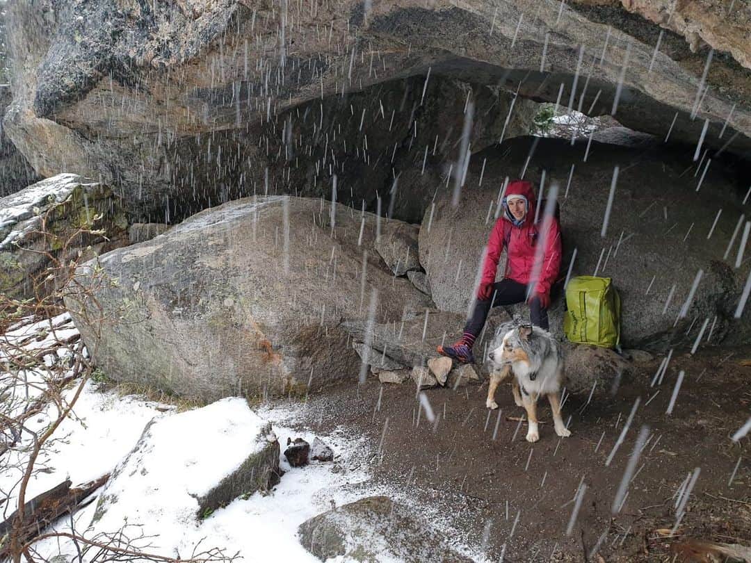 アレックス・パッチシオさんのインスタグラム写真 - (アレックス・パッチシオInstagram)「Yeah for Friday! 😄 Being in the mountains is definitely where I feel my happiest! I even love hiking up on my rest days to just enjoy the day! 🏔❤️🙌 #rain #lovelife #outside #trail #hike #uhamikakuto」6月29日 13時13分 - alex_puccio89