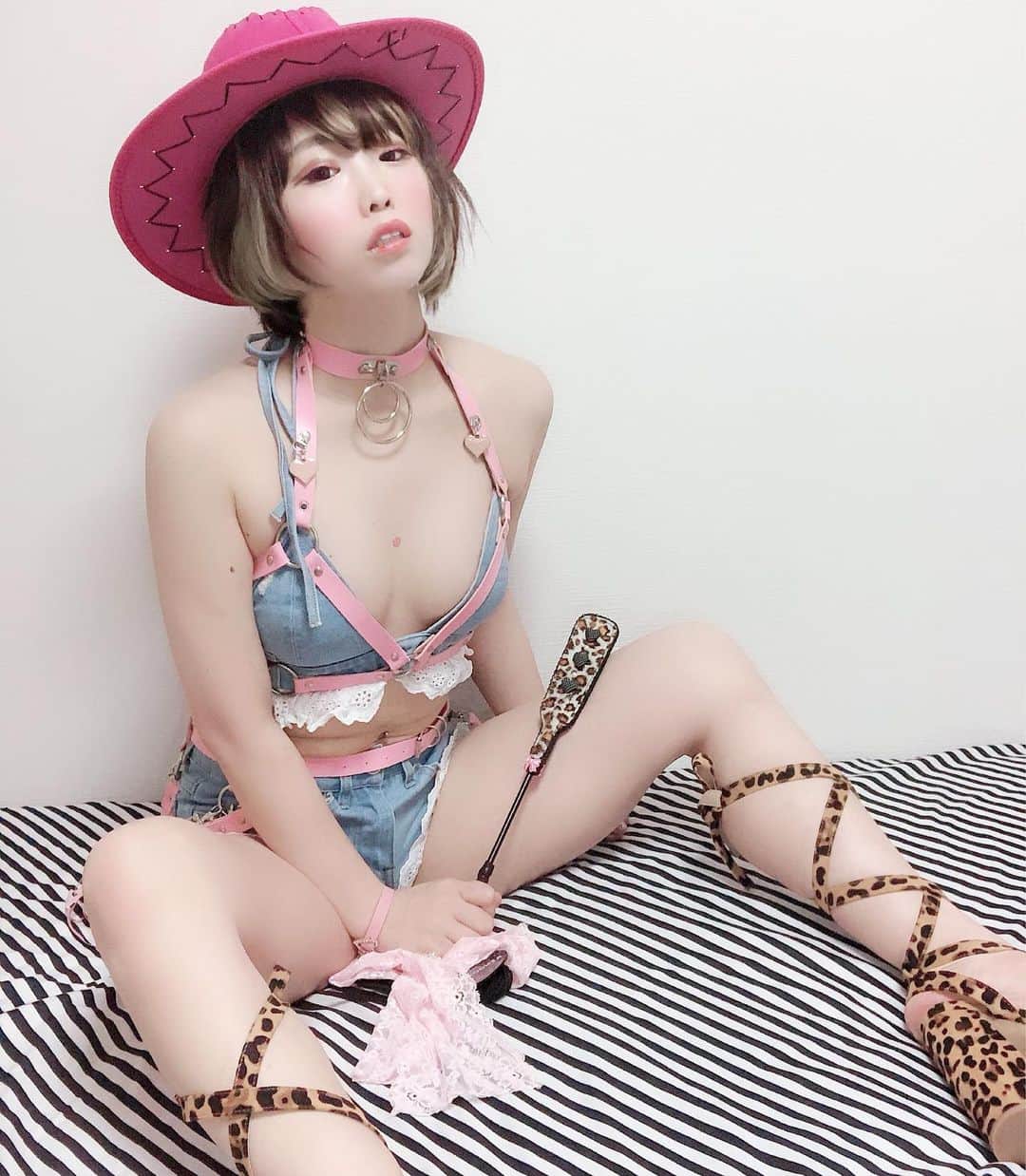 RINGOさんのインスタグラム写真 - (RINGOInstagram)「🤠🎀🐴 cowgirl 🤠🎀🎀 スワイプで 足つるやつ🙊 👆🏻三 👆🏻三 👆🏻三 🎀🎀🎀 @sugarthrillz @dollskill #lemonade • • #photoshooting #photographer #dancer  #cowboy #cowgirl #cosplay #costume #tokyo #japanesegirl #japanese #triptojapan #abdl #lolita #LOLITA_A_RINGO」6月29日 13時23分 - ringoberry