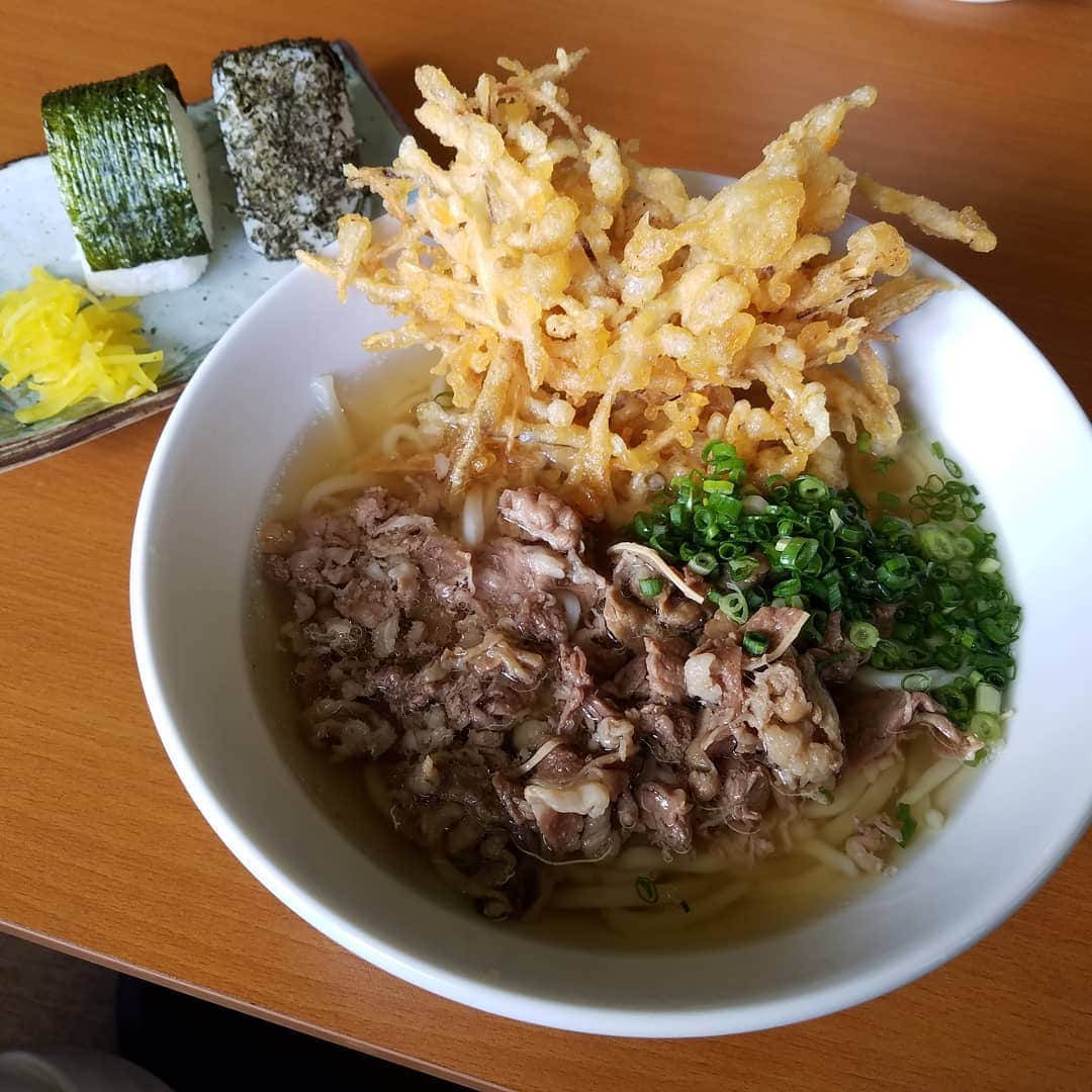 田畑竜介さんのインスタグラム写真 - (田畑竜介Instagram)「昨日のロケ飯😋  店内に入ると、 『今日感テレビ』が📺❇️ ありがとうございます🙇  飛び込みで入ったけど、 美味しかった😊  #朝倉市 #み原  #肉ごぼう天うどん」6月29日 13時31分 - tabacchi_rkb