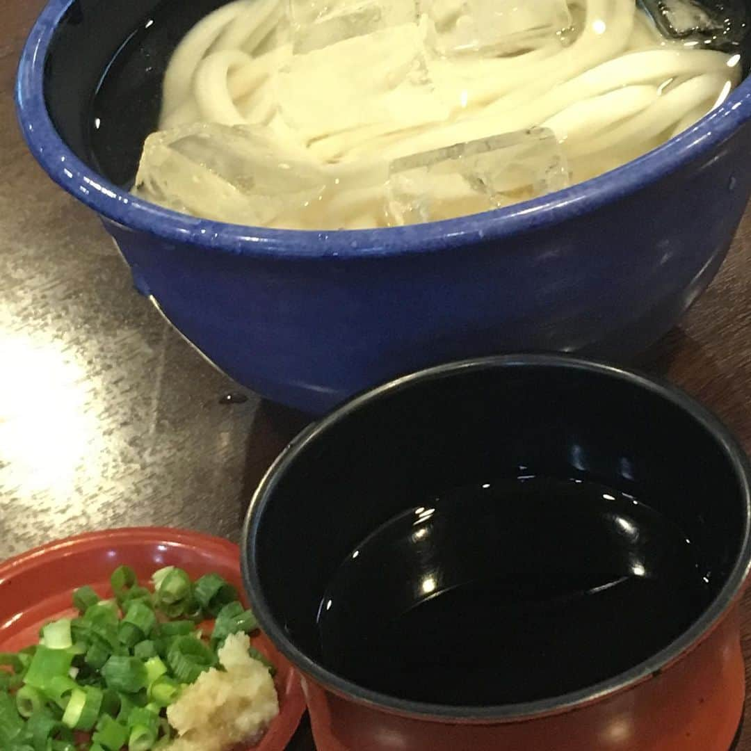 柳家さん生さんのインスタグラム写真 - (柳家さん生Instagram)「6/29昼ご飯だぁ〜 冷やしさぬきうどん 出汁巻 竹輪の磯辺揚げ かき揚げ」6月29日 13時34分 - waraiguma1957