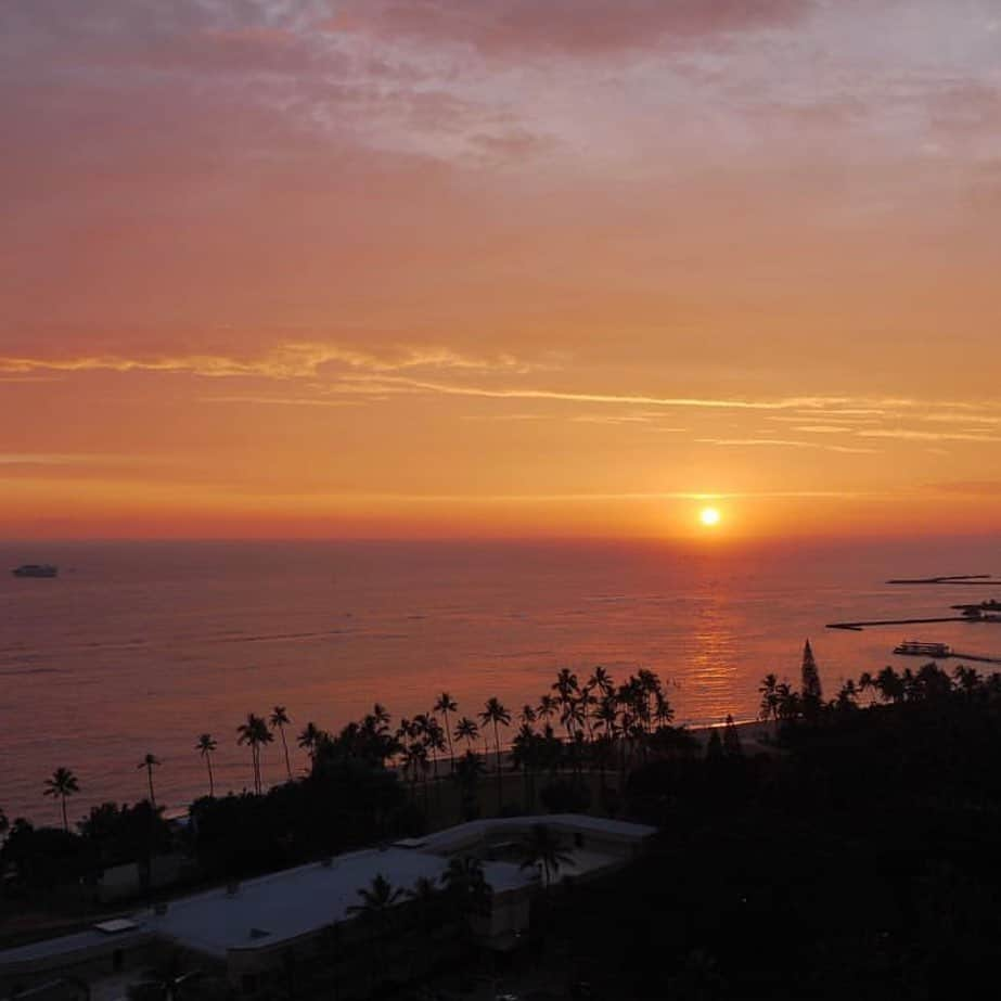 Trump Waikikiさんのインスタグラム写真 - (Trump WaikikiInstagram)「Step onto your lanai and awaken your senses.  #trumpwaikiki #fivestarhotelhonolulu #waikikiescapeoffer #luxurytravel #familytravel #multigenerationaltravel #romancetravel #lethawaiihappen #visitoahu 📷: @s_a_e_78  オーシャンビューのスイートからはブルーの海が見渡せます。 #トランプワイキキ #5つ星ホテル #スイート #ハワイ旅行.  #家族でハワイ #ラグジュアリートラベル」6月29日 5時04分 - trumpwaikiki