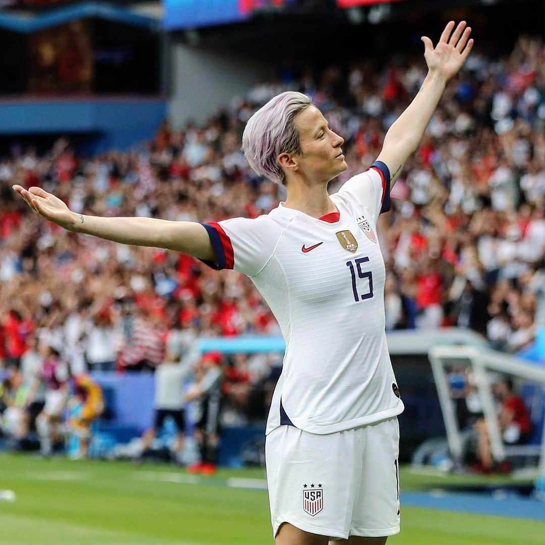 FIFAワールドカップさんのインスタグラム写真 - (FIFAワールドカップInstagram)「🇺🇸 @mrapinoe 👑  #LeGrandMatch #FIFAWWC #USA #France #OneNationOneTeam」6月29日 5時12分 - fifaworldcup