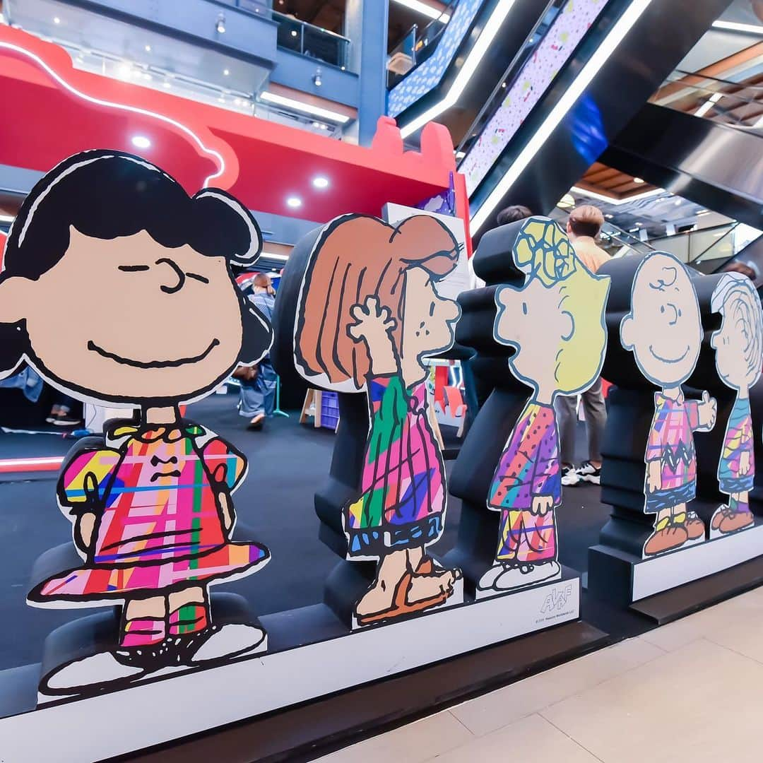 スヌーピーさんのインスタグラム写真 - (スヌーピーInstagram)「OneSiam brought the Peanuts Global Artist Collective to Thailand! Beginning June 11th, Siam Paragon, Siam Center and Siam Discovery featured art from: Tomokazu Matsuyama, Nina Chanel Abney, André Saraiva x Mr. A, Rob Pruitt, avaf, Kenny Scharf and FriendsWithYou. #SnoopyGlobalArt」6月29日 5時42分 - snoopygrams