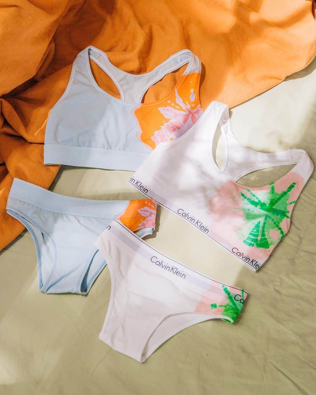 Urban Outfittersさんのインスタグラム写真 - (Urban OutfittersInstagram)「@calvinklein did it again: new tie-dye intimates are available online now, only at UO. #UOonYou #mycalvins」6月29日 6時02分 - urbanoutfitters