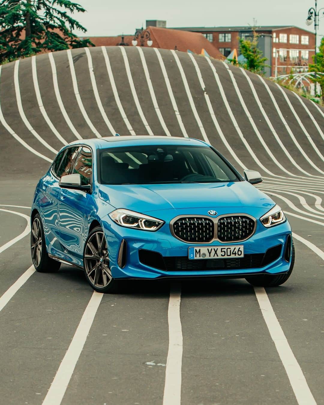BMWのインスタグラム：「Youthful and enthusiastic all along the line. The all-new BMW 1 Series.  #THE1 #BMW #1Series #streetstyle __ BMW M135i xDrive 5-door: Fuel consumption in l/100 km (combined): 7.1 - 6.8. CO2 emissions in g/km (combined): 162 - 155. The values of fuel consumptions, CO2 emissions and energy consumptions shown were determined according to the European Regulation (EC) 715/2007 in the version applicable at the time of type approval. The figures refer to a vehicle with basic configuration in Germany and the range shown considers optional equipment and the different size of wheels and tires available on the selected model. The values of the vehicles are already based on the new WLTP regulation and are translated back into NEDC-equivalent values in order to ensure the comparison between the vehicles. [With respect to these vehicles, for vehicle related taxes or other duties based (at least inter alia) on CO2-emissions the CO2 values may differ to the values stated here.] The CO2 efficiency specifications are determined according to Directive 1999/94/EC and the European Regulation in its current version applicable. The values shown are based on the fuel consumption, CO2 values and energy consumptions according to the NEDC cycle for the classification. For further information about the official fuel consumption and the specific CO2 emission of new passenger cars can be taken out of the „handbook of fuel consumption, the CO2 emission and power consumption of new passenger cars“, which is available at all selling points and at https://www.dat.de/angebote/verlagsprodukte/leitfaden-kraftstoffverbrauch.html.」