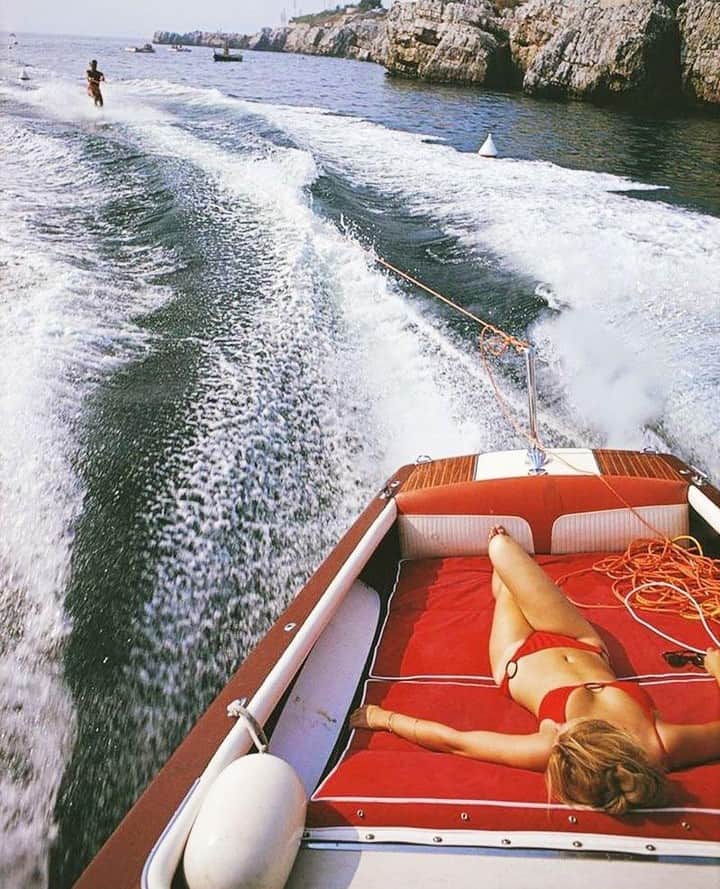 オリバーピープルズさんのインスタグラム写真 - (オリバーピープルズInstagram)「Leisure in Antibes, 1969 by #SlimAarons. #OPInspiration⁠」6月29日 6時00分 - oliverpeoples
