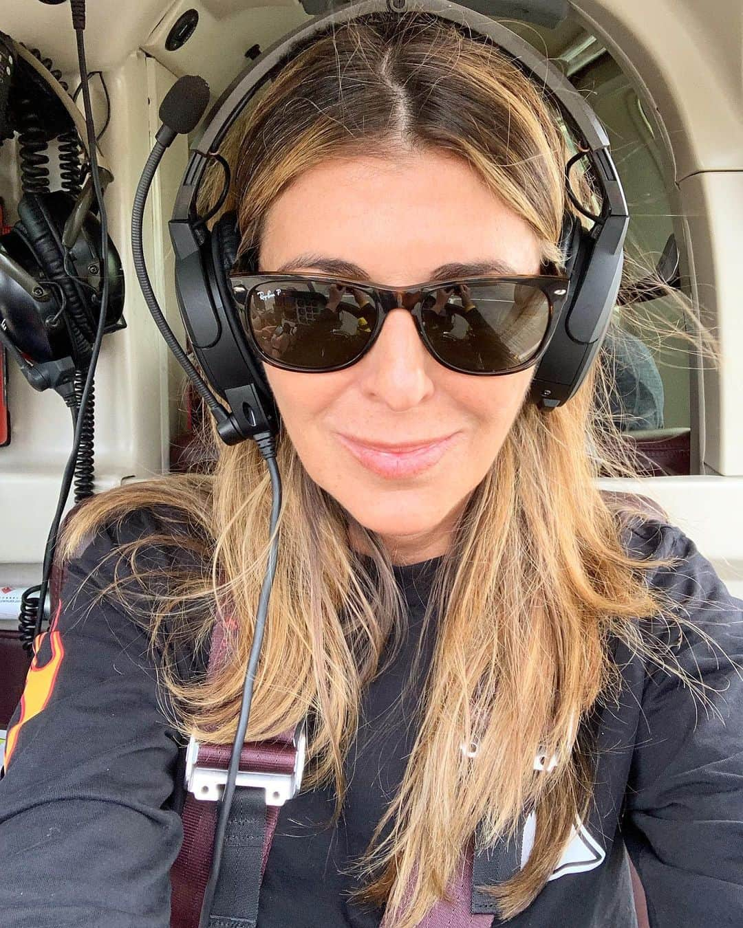 ニーナ・ガルシアさんのインスタグラム写真 - (ニーナ・ガルシアInstagram)「Avoiding all the NYC rush hour traffic to JFK. I’ll be there in 10 mins flat ! 🚁🚁😅😁」6月29日 6時15分 - ninagarcia