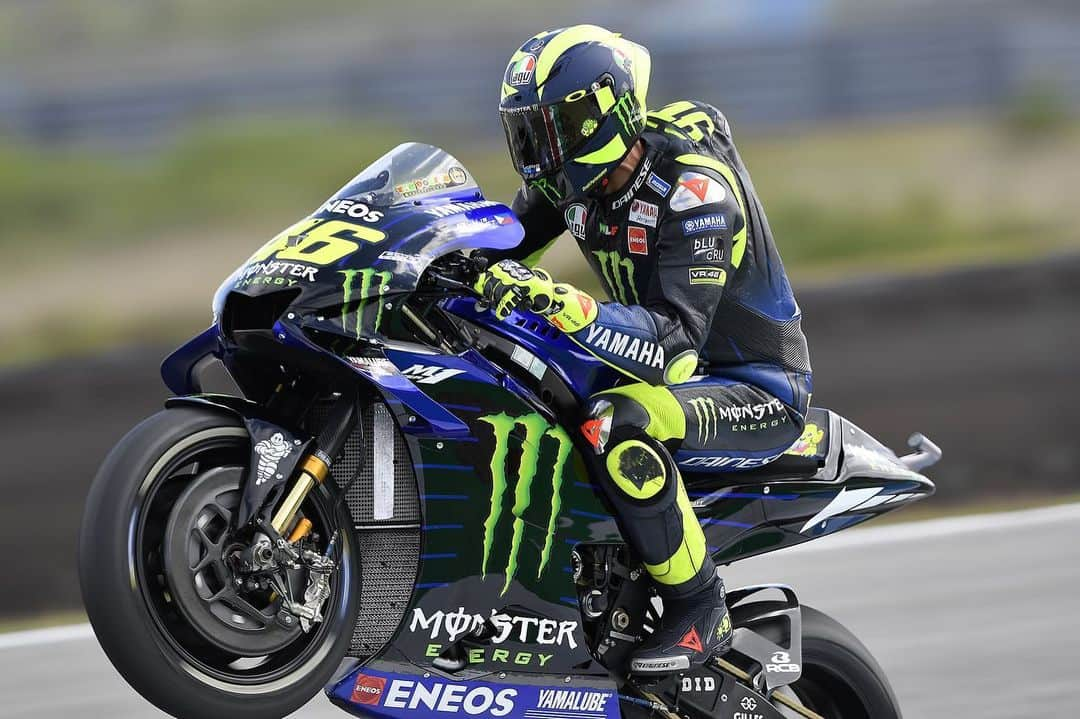 バレンティーノ・ロッシさんのインスタグラム写真 - (バレンティーノ・ロッシInstagram)「TT Circuit,Assen Friday,free practice 📸 @gigisoldano @jesusrobledo Tino Martino」6月29日 6時16分 - valeyellow46