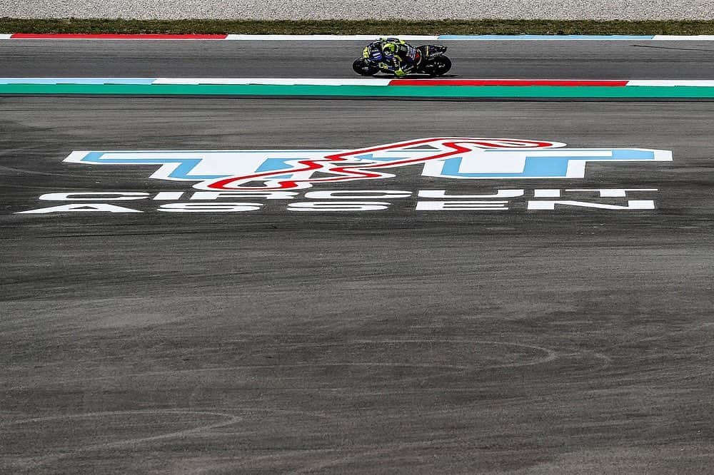 バレンティーノ・ロッシさんのインスタグラム写真 - (バレンティーノ・ロッシInstagram)「TT Circuit,Assen Friday,free practice 📸 @gigisoldano @jesusrobledo Tino Martino」6月29日 6時16分 - valeyellow46