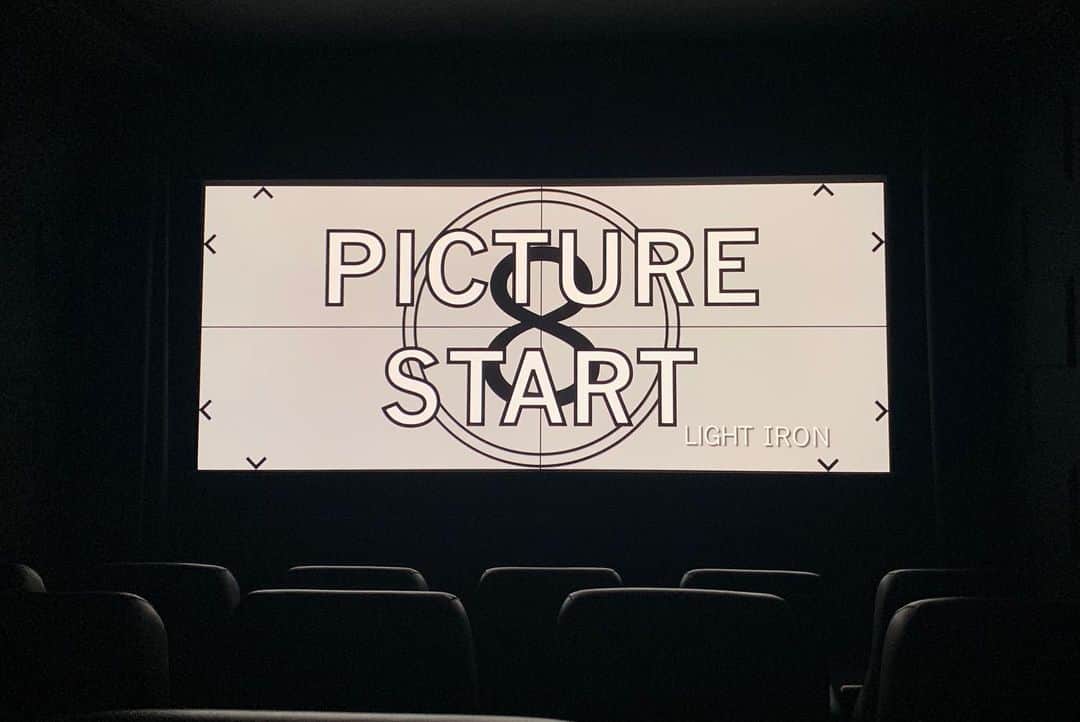 ジョエル・ムーアのインスタグラム：「Final watchdown for #HideAndSeek before delivering... it’s been an intense and impassioned journey to see this through to the end. Every film I make teaches me about making a film. And making every film is about diving into the unknown, unraveling new ways to tell stories, and staying tenacious until the final frame. Proud of this adaptation of a Korean ghost story, built into moody and thrilling New York noir. #onward」