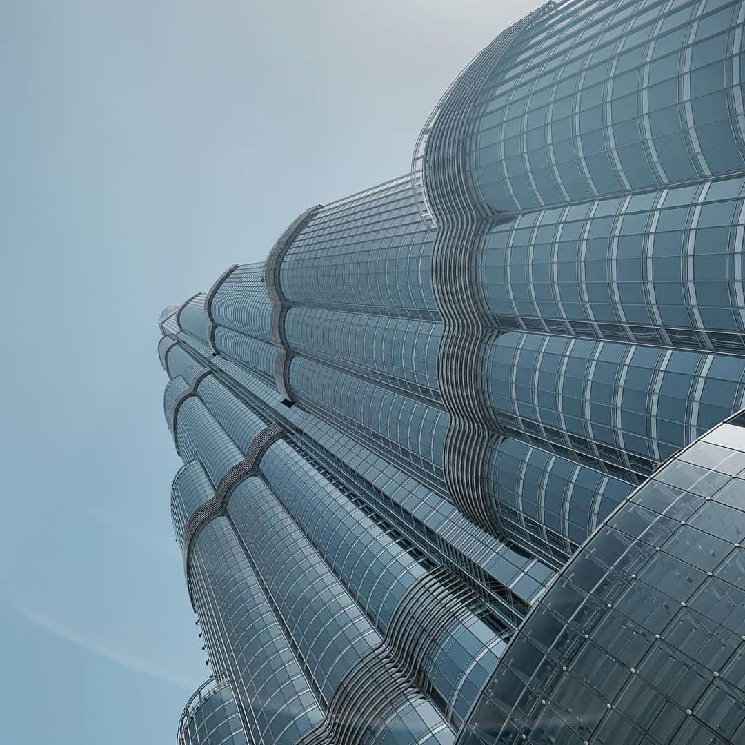 マイロ・ヴィンティミリアのインスタグラム：「Up. Dubai, UAE. MV」
