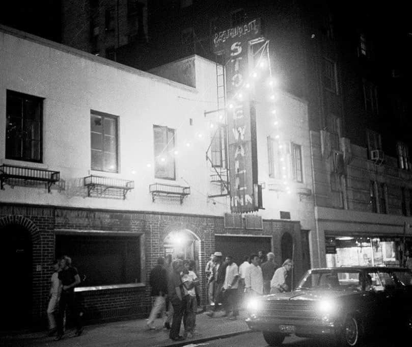 The New Yorkerさんのインスタグラム写真 - (The New YorkerInstagram)「On June 28, 1969, a raid by the police and a subsequent uprising at the Stonewall Inn, in Greenwich Village, helped change the course of L.G.B.T.Q. history. Fifty years later, @mashagessen reflects on what has—and hasn’t—changed for the L.G.B.T.Q. community. “I thought we would have retired the concept of sexual orientation by now and would have made a bigger dent in gender,” she writes. “Still, this world is much better than the one I came out in—for now.” Tap the link in our bio to read her story of coming out, and rising up, in the years after Stonewall. Photograph by Larry Morris / NYT / Redux.」6月29日 6時47分 - newyorkermag