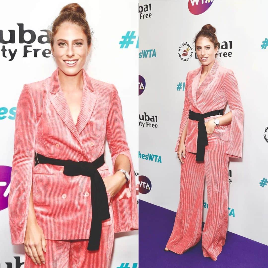 ジョアンナ・コンタさんのインスタグラム写真 - (ジョアンナ・コンタInstagram)「Purple carpet evening 😁😁 -  #DDFSummerParty #ItTakesWTA」6月29日 6時51分 - johannakonta