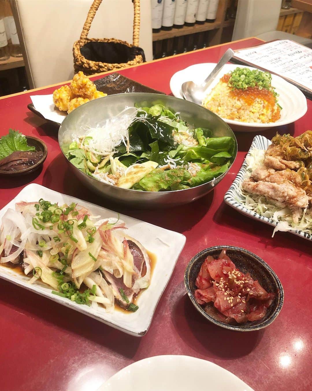 KAORI.OMURA 大村香織さんのインスタグラム写真 - (KAORI.OMURA 大村香織Instagram)「おはヨーキー👸 ・ 先日 @fumi_ema と夕ご飯☺︎ ・ 姫ちゃんも👸一緒にお出かけしました☺︎ @hime.yorkie ・ 何も決めてなかったけど、ドレスコードはドット。w ・ 旬のトウモロコシのかき揚げが、美味しかった♡ ・ 旬の物はなるべく食べるようにしています☺︎ ・ 今日は東京お天気イマイチですが、良い休日をお過ごしください☺︎ ・ #おはヨーキー#おはよう#夜ごはん#表参道#表参道グルメ #ポケットヨーキー#ヨークシャテリア#極小ヨーキー#かわいい#家族#トウモロコシ#とうもろこしの天ぷら #青山食堂#アラフォー#アラフォーライフ#dinner#fun#愛犬#姫」6月29日 7時14分 - kaori.omura