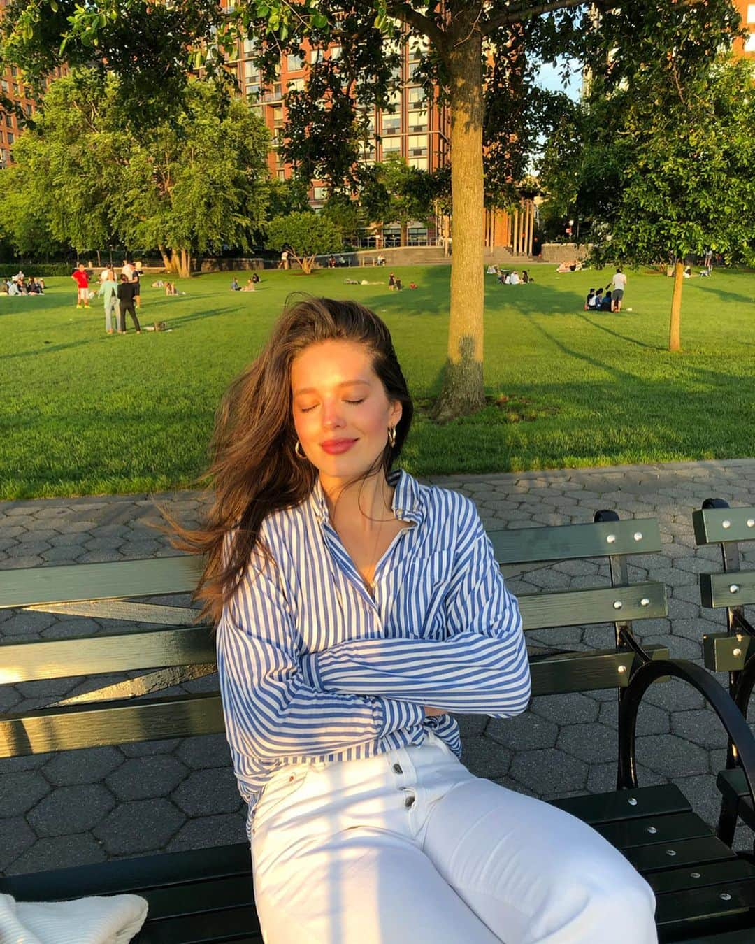 エミリー・DiDonatoさんのインスタグラム写真 - (エミリー・DiDonatoInstagram)「Blinding myself with that golden hour light #TGIF 🌅」6月29日 7時26分 - emilydidonato