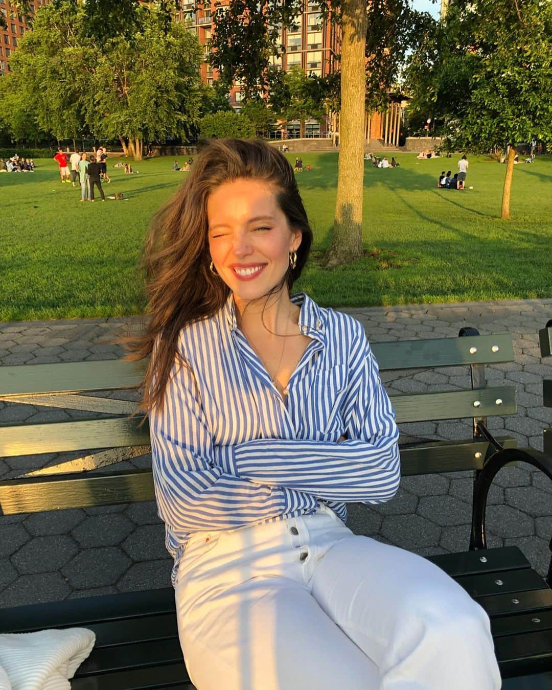 エミリー・DiDonatoのインスタグラム：「Blinding myself with that golden hour light #TGIF 🌅」