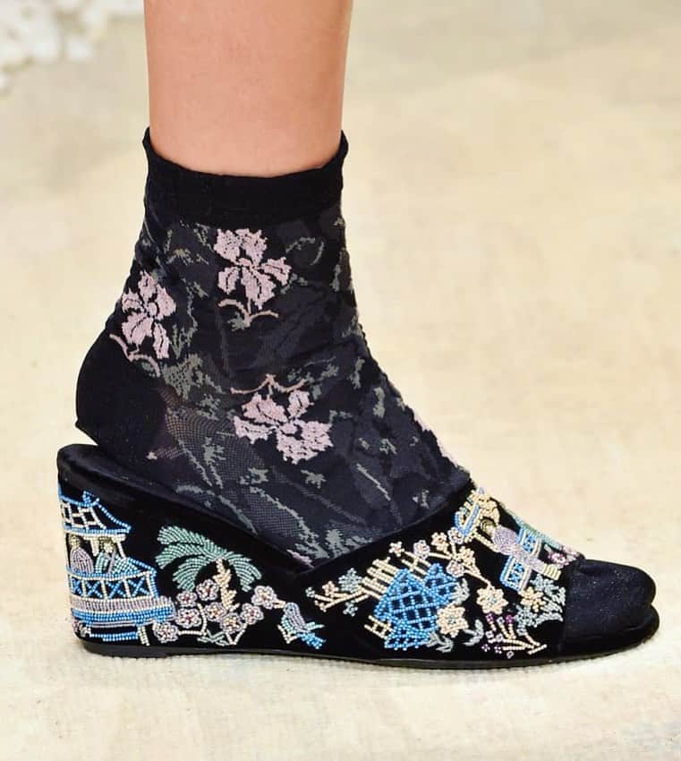 アナスイさんのインスタグラム写真 - (アナスイInstagram)「Beaded #Ballin sandals from #AnnaSuiSpring19 with socks by #Atsugi.」6月29日 7時45分 - annasui